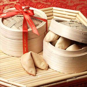 Classy Wedding Favors, Asian Party Themes, Asian Wedding Favors, Chinese Wedding Favors, Wedding Backgrounds, Wedding Favors Ideas, Practical Wedding Favors, Asian Inspired Wedding, Bamboo Steamer