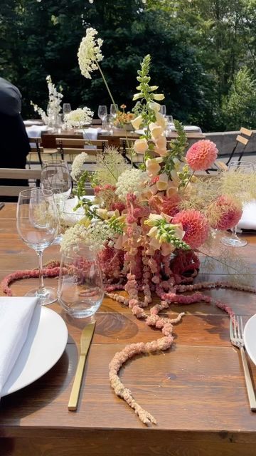 Carmen Winquist | Seattle Wedding Florist on Instagram: "Funky fresh!!!! Amaranth, foxglove, smokebush dahlias + wild Queen Anne’s lace #weddingflowers #wedding #floraldesign #floral #florist #seattleflorist #bellinghamflorist #seattlewedding #bellinghamwedding @floweringminds #flowers" Draping Flowers Wedding, Chic Wedding Welcome Sign, Wedding Floral Styles, Modern Boho Floral Arrangement, European Wedding Florals, Amaranth Centerpiece, Amaranthus Flower Arrangement, Eclectic Floral Arrangement, Amaranth Flower Arrangement