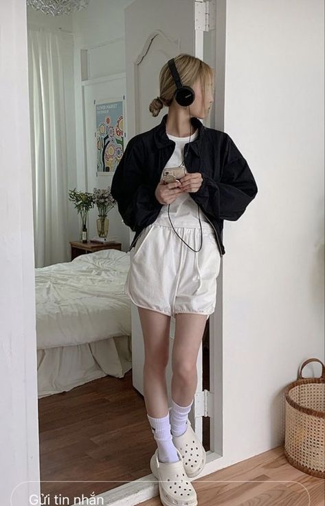 Crocs Korean Fashion, Crocs Outfit Dress, Cute Outfit With Crocs, Outfits For Crocs, Croc Style Outfits, Crocs With Dress, Cute Croc Outfits, Crocs Fashion Outfit, Mega Crush Crocs Outfit