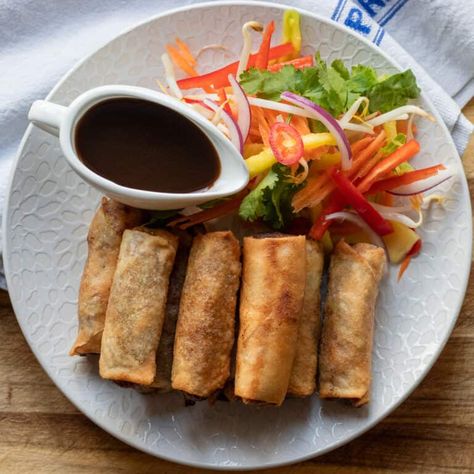 Crispy Duck Spring Rolls - Cooking Gorgeous Egyptian Goulash, Mini Pigs In A Blanket, Wine Party Food, Vegetable Egg Rolls, Pancake Roll, Crispy Duck, Spring Roll Wrappers, Spring Roll Recipe, Spinach Pie