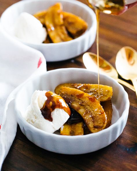 Sauteed Bananas, Bananas Foster Recipe, Indiana Food, Papillote Recipes, Banana Foster Recipe, Banana Foster, Rum Butter, A Couple Cooks, Couple Cooking