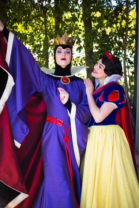 Snow White And Evil Queen, Queen Grimhilde, Evil Queen Costume, Characters Costumes, Evil Characters, Celebrities Quotes, Disney Evil Queen, Characters Disney, Snow White Costume