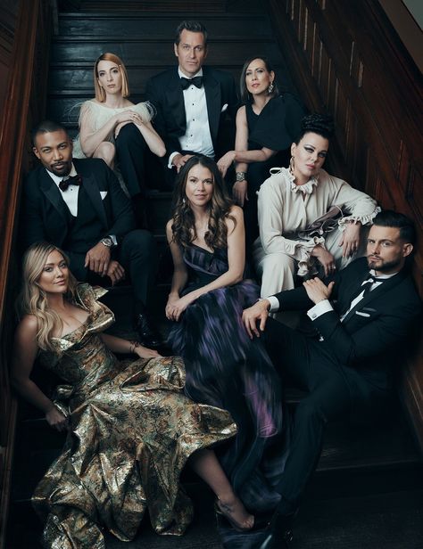 Younger Tv Series, Debi Mazar, Charles Michael Davis, Sutton Foster, Group Portrait, Shows To Watch, Group Photo, Hilary Duff, Portrait Poses