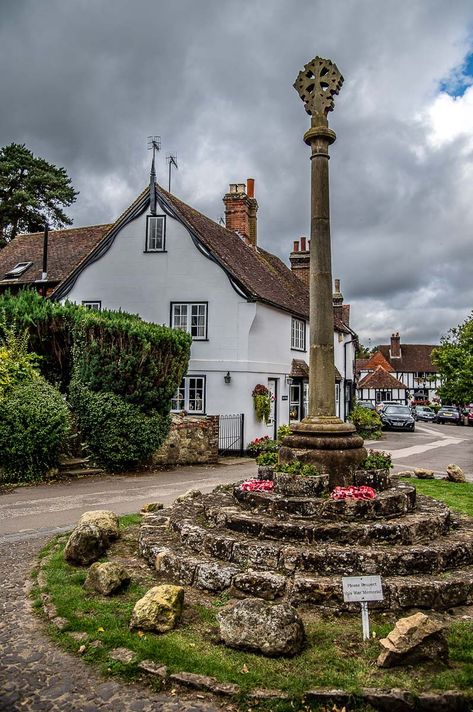 Shere Surrey, England Beaches, British Village, British Style Men, Moving To England, Surrey England, British Architecture, Beautiful Places To Live, English Village