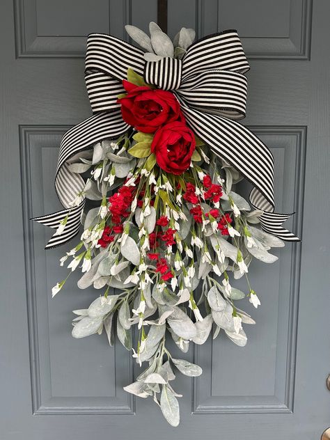 Chic Wreaths For Front Door, Summer Door Swag, Themed Christmas Wreaths, All Occasion Wreaths, All Year Wreath, Outside Porch Christmas Decor, 2024 Wreath Trends, Interior Front Door Decor, Wreath Ideas Year Round