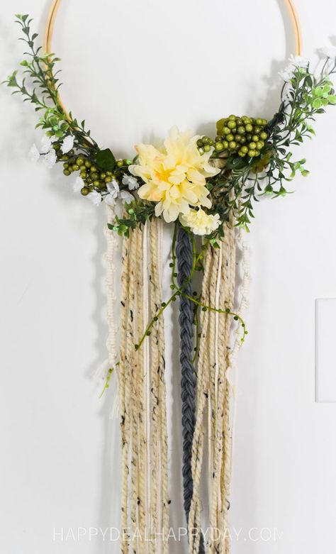 Boho Decor: DIY Tutorial for Boho Floral Hoop Wreath! #boho #hoopwreath #floralhoopwreath #bohowreath Boho Decor Style, Friendship Bracelet Making, Yarn Tutorials, Floral Hoop Wreath, Circle Wreath, Boho Yarn, Yarn Hanging, Friendsgiving Party, Frog Crafts