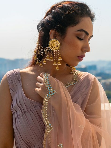 Hairstyles With Sahara Earrings, Sahara Earrings Hairstyle, Bahubali Earrings, Sahara Earrings, Mehndi Wedding, Indian Bridal Jewellery, Indian Wedding Outfit, Classy Earrings, Bridal Dresses Pakistan