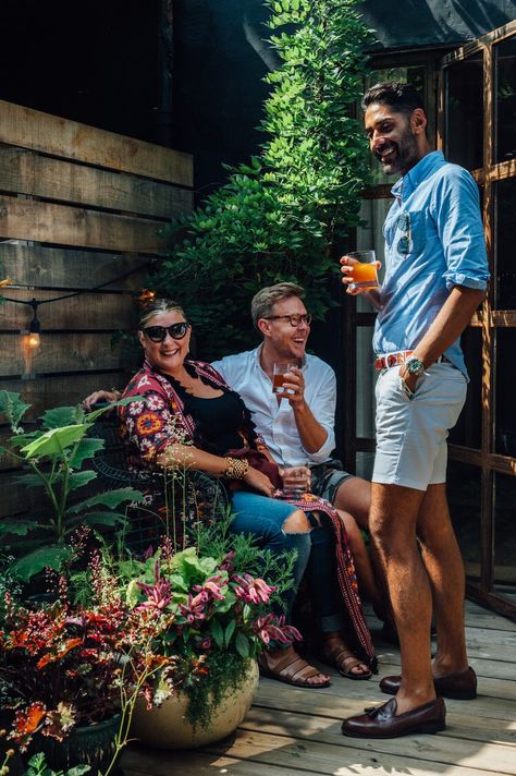 To Host A Better BBQ, Do This: Chris Benz Shares His Best End of Summer Party Tips Bbq Party Outfits, End Of Summer Party, Bbq Menu, Grill Party, Bbq Restaurant, Party Tips, Restaurant Wedding, Bbq Party, Back Deck