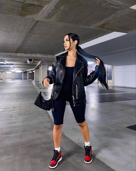 Outfits To Wear With Jordan 1s, Black Nike Shoes Outfit, Jordan Outfits Womens, Red Shoes Outfit, Street Style Outfits Casual, Red And Black Outfits, Nike Sneakers Outfit, Sneaker Outfits Women, All Black Fashion