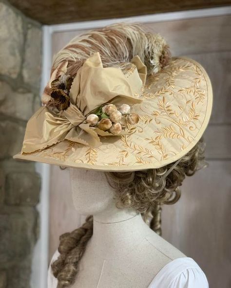 Farthingale Historical Hats on Instagram: "A new Silk Georgian Bergere commission now with its happy new owner😊" Dnd Jewelry, 1790s Fashion, 18th Century Hats, Historical Outfits, 1700 Fashion, Baroque Dress, Historical Hats, Colonial Dress, Regency Era Fashion