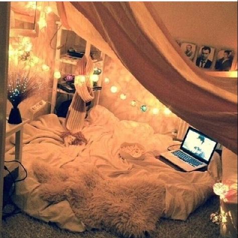 Awesome! Sleepover Room, Chill Room, Room Goals, Aesthetic Rooms, Cute Room Decor, Cozy Room, Room Inspiration Bedroom, Room Ideas Bedroom, Dream Rooms