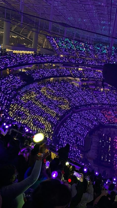 Coldplay Concert Aesthetic, World Famous Lover, Kpop Show, Coldplay Concert, Kpop Backgrounds, Bts Show, Concert Aesthetic, Dream Concert, Bts Group Photos