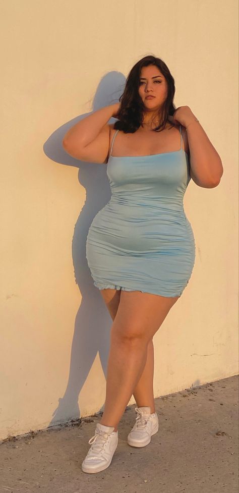 Fishnet Outfit Summer, Plus Size Dress Poses, The Lover Style, Chubby Dress Outfit, Summer Curvy Outfits, Gorditas Aesthetic, Plussize Aesthetic, Chubby Girl Outfits, Plus Size Crop Top