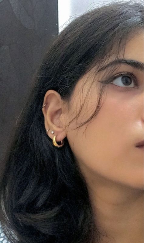 Ear Piercing Hoop Ideas, Gold Hoop Earrings Piercings, Earring Piercing Ideas Simple, Earring On Ear, Second Ear Piercing Indian, Double Piercing Hoops, Both Ear Piercings, 3rd Piercing Ears Aesthetic, Two Holes Ear Piercing