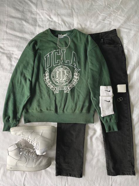 Dark Green Crewneck Outfit, Dark Green Sweatshirt Outfit, Green Crewneck Outfit, Green Sweatshirt Outfit, Dark Green Crewneck, Dark Green Sweatshirt, Crewneck Outfit, White Air Force 1, Winter Air