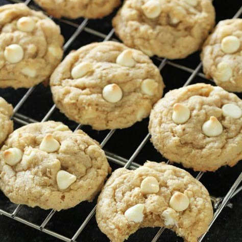 White Chocolate Chip Oatmeal Cookies Recipe - Six Sisters' Stuff White Chocolate Chip Oatmeal Bars, Oatmeal White Chocolate Cookies, Oatmeal Cookies White Chocolate Chip, Recipes Using White Chocolate Chips, Recipes With White Chocolate Chips, White Chocolate Chip Recipes, Oatmeal White Chocolate Chip Cookies, Diy Deserts, White Chocolate Chip Oatmeal Cookies