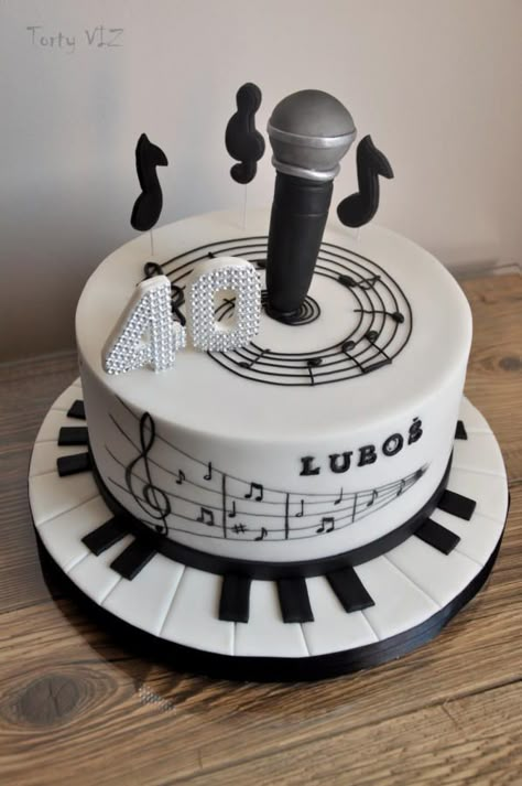 Music cake - Cake by CakesVIZ Music Cake Ideas, Music Birthday Cakes, Microphone Cake, Music Note Cake, Karaoke Birthday, Musical Cake, Bolo Musical, Cake Music, Dj Cake