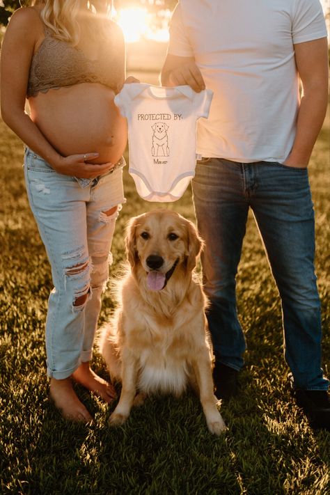 Pregnancy Announcement Photoshoot With Dog, Outdoor Maternity Photos With Dog, Photoshot Pregnant, Couple Maternity Photo Shoot Ideas, Maternity Pics With Dog, September Maternity Photoshoot, Maternity Photo Shoot With Dog, Maternity Photo With Dog, Maternity Dog Photoshoot