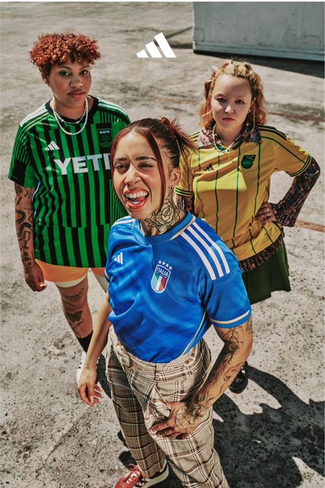 Fashion Football Jersey, Football Jersey Photoshoot Ideas, Football Kit Photoshoot, Football Jersey Photoshoot, Soccer Jersey Fashion, Soccer Jersey Photoshoot, Jersey Photoshoot Ideas, Soccer Jersey Aesthetic, Style A Jersey