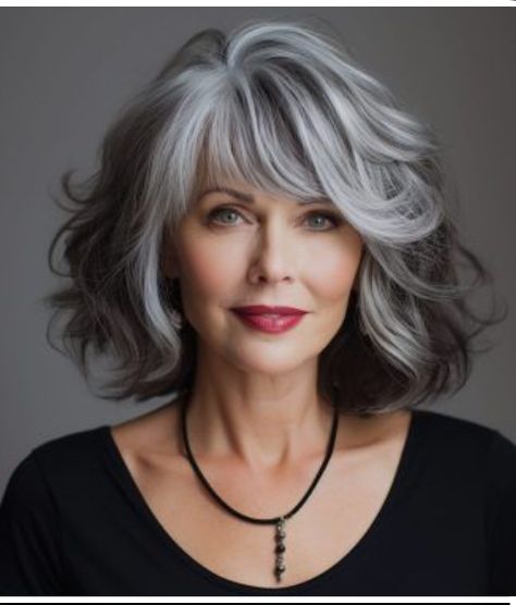 Layered Bob Grey Hair, Short Cuts For Round Faces, Bob Grey Hair, Gray Shag Hairstyles, Short Hair Styles Ideas, Mother Of Bride Makeup, Grey Hair Looks, Silver Blonde Hair, Short Silver Hair