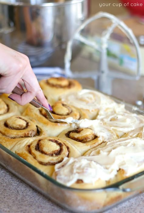 These Million Dollar Cinnamon Rolls are my new favorite treat! Cinnamon Roll Recipe Homemade, Tortilla Rolls, Cinnamon Rolls Easy, Best Cinnamon Rolls, Breakfast Rolls, Yeast Breads, Breakfast Sweets, Sweet Rolls, Cinnamon Rolls Homemade