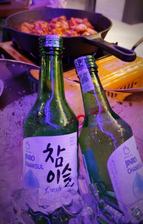 Korean Drinks Aesthetic Soju, Korean Soju Aesthetic, Drink Beer With Friends, Soju Aesthetic Night, Soju Fake Story, Beer Aesthetic Drinking, Korea Drink, Minerva University, Soju Aesthetic