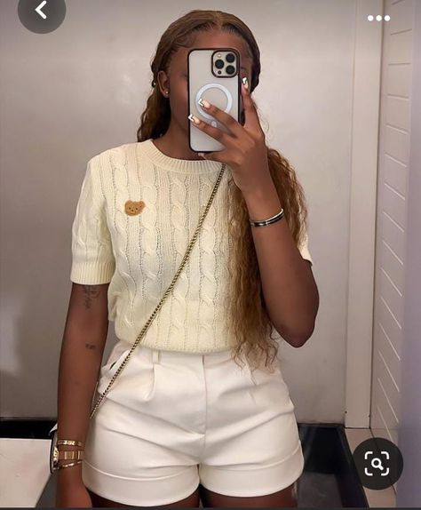 Shorts Mirror Selfie, Neat Casual Outfits, Modest Casual Outfits, Stylish Work Attire, Moda Chic, Effortlessly Chic Outfits, Classy Casual Outfits, Stylish Work Outfits, Causual Outfits