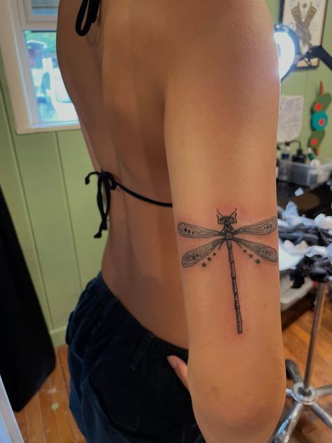 Spine Tattoos For Women Dragonfly, Dragon Fly Tattoo Wrist, Dragon Fly Knee Tattoo, Dragonfly Bracelet Tattoo, Dragon Fly Arm Tattoo, Realism Dragonfly Tattoo, Dragonfly Tattoo On Shoulder, Dragonfly Tattoo Neck, Dragonfly Tattoo Collar Bone