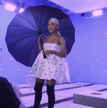 Ariana Grande 2018, No Tears Left To Cry, Ariana Music, Adriana Grande, Ariana Grande Singing, Ariana Grande Music Videos, Ariana Grande Sweetener, Ariana Grande Cute, Ariana Grande Style