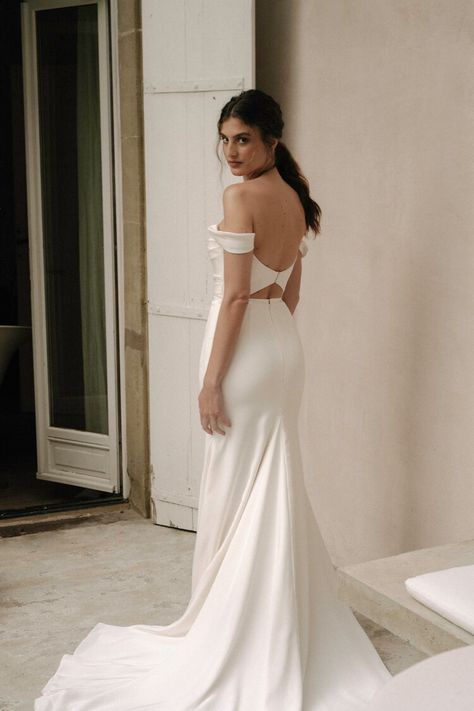 Kerria — Alena Leena Everthine Bridal, Plain Wedding Dress, Minimal Wedding Dress, Minimalist Wedding Dresses, Custom Wedding Dress, Wedding Boutique, Wedding Outfits, Wedding Dresses Romantic, Bridal Wedding Dresses