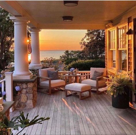 Dream Beach Houses, Beautiful Farm, Casa Vintage, Casa Exterior, Dream House Interior, Outdoor Deck, Dream House Exterior, House Goals, Dream House Plans