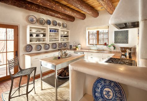 Modernize traditional features Modern Southwest Kitchen, Southwestern Kitchen Ideas, Santa Fe Kitchen, Mission Style Kitchens, Southwestern Kitchen, Southwest Kitchen, Amazing Interiors, New Mexico Homes, Adobe Home