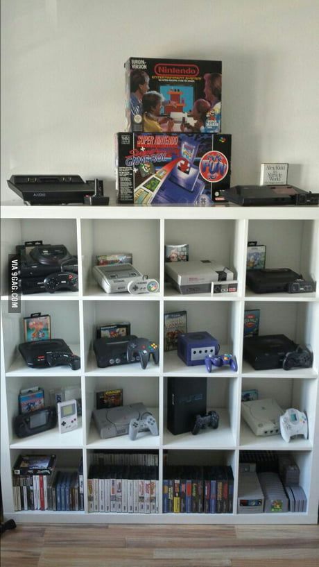 I love my collection of old consoles :) Video Game Storage, Diy Video Game, Geek Room, Nerd Room, Retro Games Room, Video Game Consoles, Video Game Collection, Video Game Room Design, Game Storage