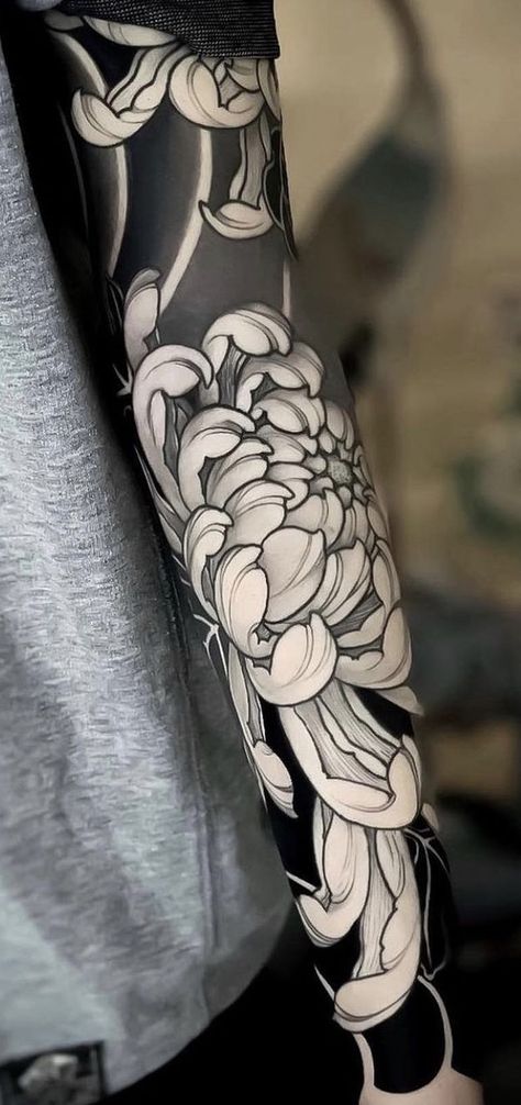 Tato Irezumi, Mangas Tattoo, Tattoo Sleeve Filler, Geometric Sleeve Tattoo, Chrysanthemum Tattoo, Full Back Tattoos, Traditional Japanese Tattoos, Irezumi Tattoos, Japanese Sleeve Tattoos