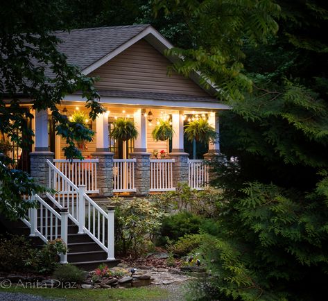 My dream house... - Whispering Pines Homestead Houses With Front Porches, Mountain Porch, Relaxing Summer Porches, Mountain Farmhouse, Dream Porch, Above Rubies, Porch Farmhouse, Farmhouse Front Porch, Southern Porches