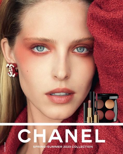 Abby Champion in Chanel Beauty's 'Hazy Red Look' Campaign by Karim Sadli Abby Champion, Karim Sadli, Timeless Makeup, Beauty Campaign, Mariacarla Boscono, Chanel Spring Summer, Chanel Cosmetics, Perfect Pitch, Beauty Advertising