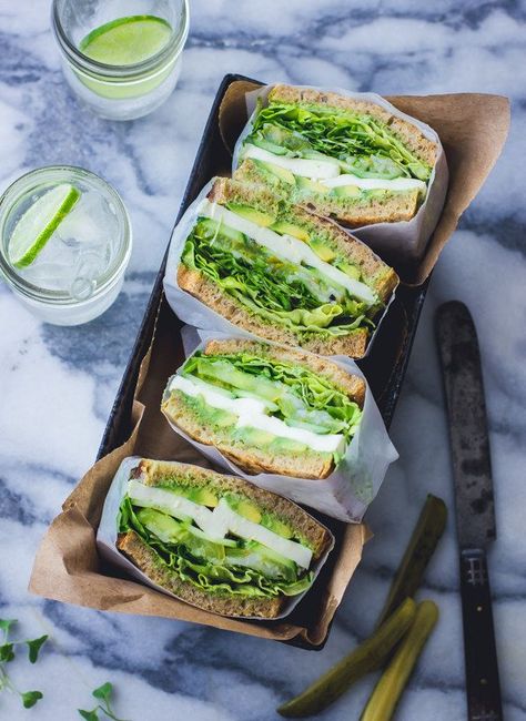 Green Goddess Sandwich Best Vegetarian Sandwiches, Sandwich Vegetarian, Vegetarian Sandwich Recipes, Bojon Gourmet, Vegetarian Sandwich, Salad Pasta, Healthy Sandwiches, Makanan Diet, Vegan Sandwich