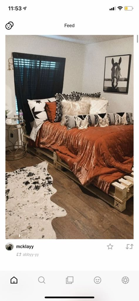 Western Girl Bedroom Ideas, Western Teenage Girl Bedroom, Western Bedrooms Teenage, Boys Western Bedroom, Country Girl Room Ideas, Country Room Ideas Bedroom Girl, Western Teen Bedroom, Girls Western Bedroom, Western Aesthetic Bedroom