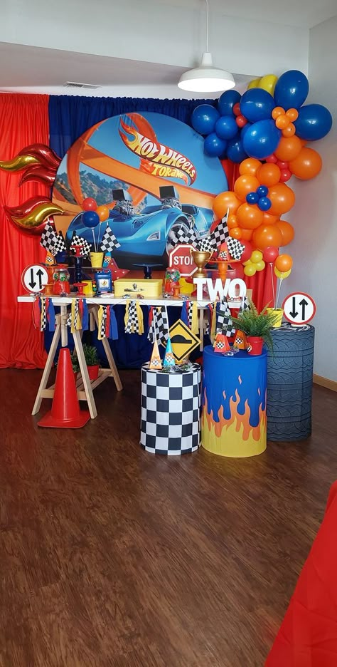 Hotwheels Birthday Decorations, Hot Wheels Centerpieces, Hot Wheels Centerpieces Ideas, Hot Wheels City Birthday Party Ideas, Hotwheels Backdrop Party Ideas, Hotweels Birthday Ideas, Hot Wheel City Birthday, Hot Wheels And Monster Truck Party, Hot Weals Birthday