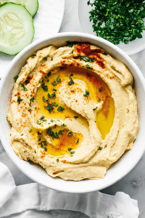 There’s nothing quite like the taste of this classic, homemade hummus recipe. It's garlicky, nutty, and tangy, with the most irresistibly creamy texture. Hummus Benefits, Classic Hummus Recipe, Garlic Hummus Recipe, Best Hummus Recipe, Roasted Beet Hummus, Easy Hummus Recipe, Hummus Recipe Homemade, Roasted Garlic Hummus, Dessert Hummus