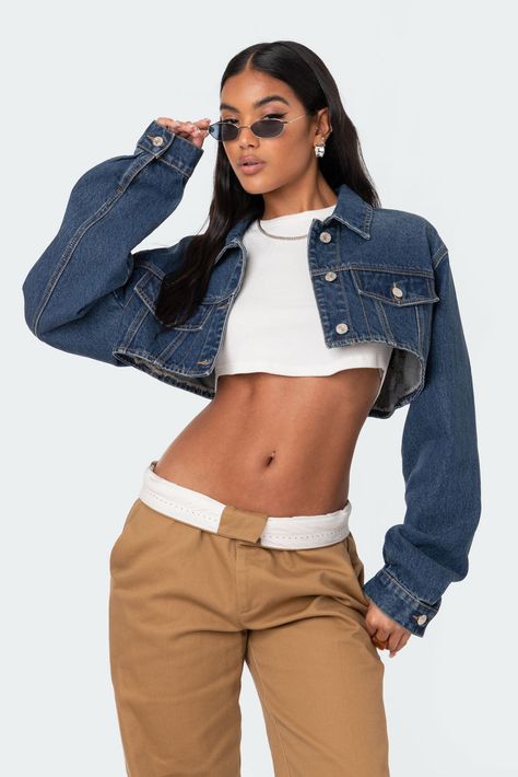 Cotton Cropped Jacket, Crop Denim Jacket Outfit, Cropped Jacket Street Style, Cropped Denim Jacket Outfit, Denim Jacket Cropped, Jean Jacket Outfits, Denim Jacket Outfit, Crop Jean Jacket, Cropped Denim Jacket