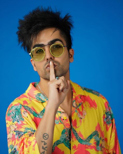 207.9k Likes, 1,169 Comments - Harrdy Sandhu (@harrdysandhu) on Instagram: “Shushhh!” Pic For Editing, Dhruva Movie, Harrdy Sandhu, Hardy Sandhu, Vow Of Silence, Hd Pic, Mens Photoshoot Poses, Portrait Photography Men, Hardy Boys