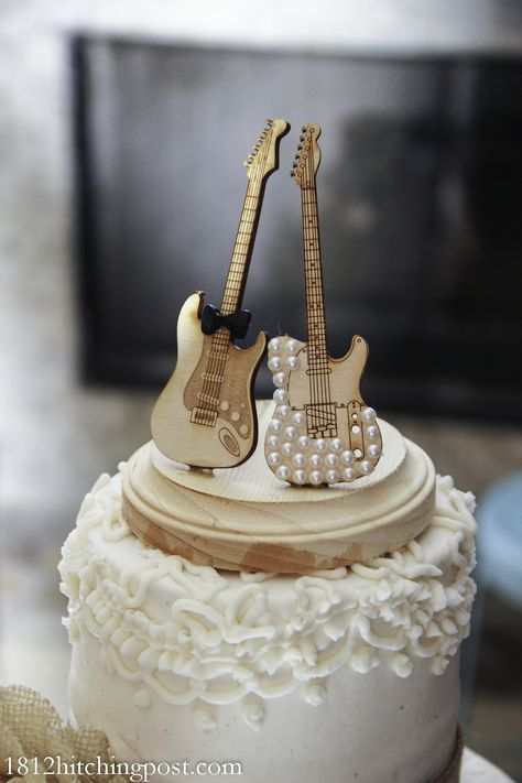 A #unique #wood #guitar wedding topper - a Mr. and Mrs.@ Wedding Guitar Picks, Rock And Roll Wedding Cake, Wedding Cake Music, Guitar Wedding Ideas, Rock And Roll Wedding Ideas, Music Themed Wedding Cake, Guitar Themed Wedding, Wedding Guitar, Musician Wedding