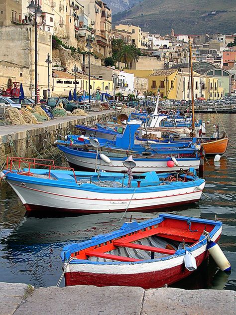 A picturesque Sicilian fishing village. Italian Fishing Village, Sicilian Culture, Italy Villages, Beach Interior, Seaside Village, Regions Of Italy, Boat Painting, Sicily Italy, Visit Italy