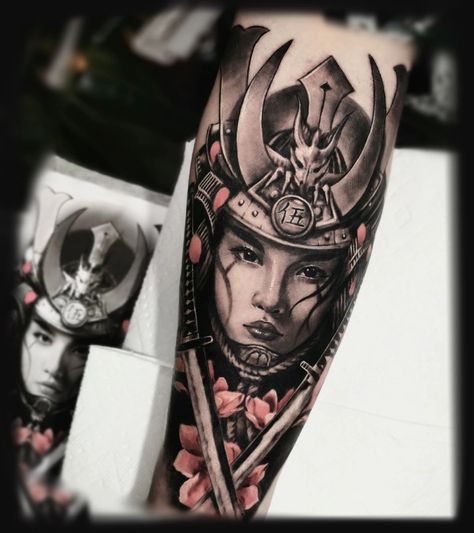 Tattoo girl Japanese warrior black and grey Female Japanese Warrior Tattoo, Female Samurai Tattoo, Tato Geisha, Japanese Tatto, Ninja Tattoo, Lady Warrior, Japanese Warrior Tattoo, Tatto Sleeve, Geisha Tattoo Design