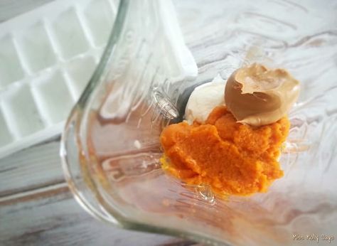 Easy Frozen Homemade Pumpkin Dog Treats process pic Frozen Pumpkin Dog Treats, Homemade Pumpkin Dog Treats, Healthy Dog Biscuits, Greek Yogurt And Peanut Butter, Diy Dog Food, Frozen Dog Treats, Frozen Pumpkin, Healthy Dog Treats Homemade, Peanut Butter Pumpkin