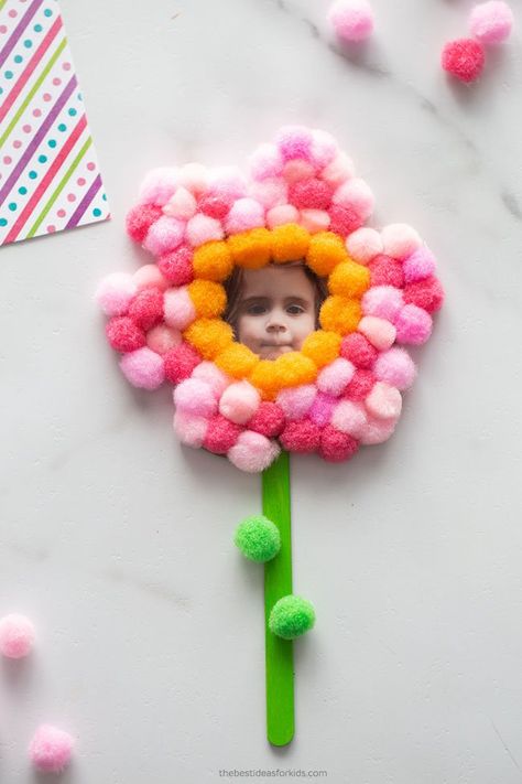 Pom Pom Flower, Spring Flower Crafts, Pom Pom Flowers, Kid Friendly Crafts, Flower Magnets, Spring Preschool, Magnet Crafts, Pom Pom Crafts, Flower Craft