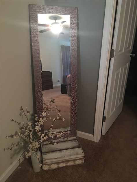 Mirror Set Up Bedrooms, Bedroom Mirror Corner, Apartment Decorating College, Apartment Life, Bedroom Mirror, Apartment Decorating, Paver Patio, Mirror Set, Apartment Room