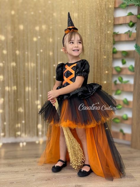 Halloween Dress This Halloween dress, which is the sweetest option of Halloween, will be so sweet on your children! With a long tail, a very fluffy skirt, sparkly sequin detail on the skirt, short sleeved top, orange ribbons on the front of the dress and orange-black color suitable for the theme of Halloween, this dress was designed to make children happy. Hair accessory in the same color as the dress's sequin is included in the dress. This hair accessory completes the outfit. The hair accessory and dress duo will suit girls very well! We manufacture this dress using premium quality fabrics. In addition, there is a 100% cotton lining in the dress, and it never harms the skin of children. Because the fabrics are of premium quality and natural fabrics, the Halloween baby girl dress is health Kondangan Outfit, Vintage Crochet Dresses, Halloween Party Dress, Fluffy Skirt, Orange Ribbon, Halloween Baby, Skirt Short, Happy Hair