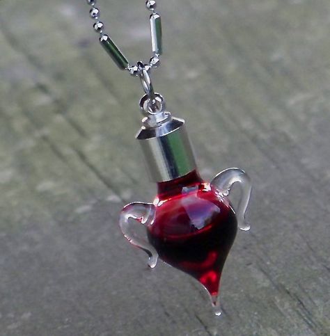 TRUE BLOOD Gothic Vampire Amphora Charm by ArtisanWitchcrafts, $21.95 Mode Steampunk, Gothic Vampire, Bottle Pendant, Style Gothic, Magical Jewelry, True Blood, Fantasy Jewelry, Gothic Jewelry, Pretty Jewellery